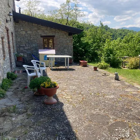 Дом отдыха Casa In Sasso Con Piscina Vernasca